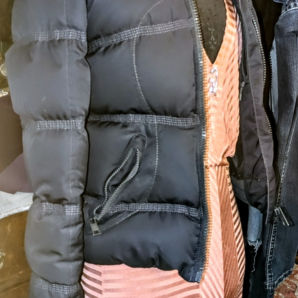 Lululemon cropped puffer jacket size small